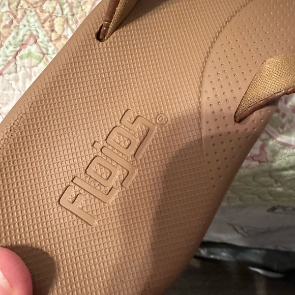 Flojos Brown Memory Foam Flip Flops - Picture 2 of 3